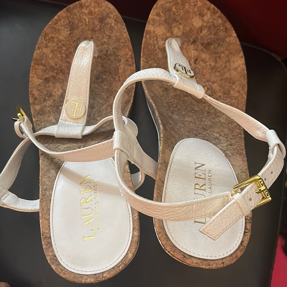 Woman's footwear
